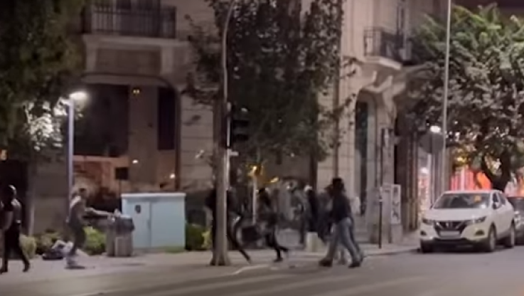 Νέο σοκαριστικό βίντεο από την οπαδική επίθεση σε μπαρ στο κέντρο της Θεσσαλονίκης