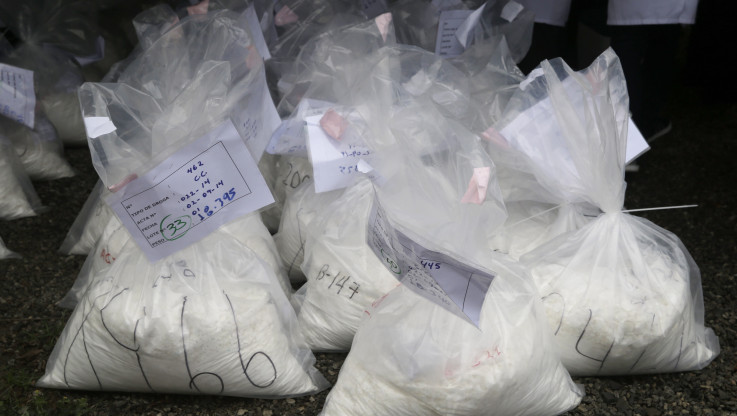 Πειραιάς: Εντοπίστηκαν 91 κιλά κοκαΐνης αξίας 4 εκατ.ευρώ μέσα σε κοντέινερ με μπανάνες!