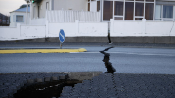 Ισλανδία: Η γη "κόβεται" στα δύο - Περισσότεροι από 900 σεισμοί σε 24 ώρες (ΦΩΤΟ-ΒΙΝΤΕΟ)