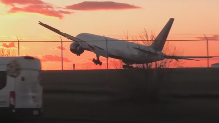 Συγκλονιστικό βίντεο: Επεισοδιακή προσγείωση σε πτήση της Air Canada - Boeing των 300 τόνων κουνιόταν σαν πούπουλο!