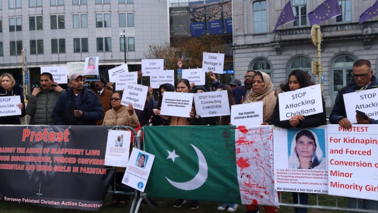 Διαδήλωση έξω από το Ευρωπαϊκό Κοινοβούλιο κατά των νόμων περί βλασφημίας στο Πακιστάν