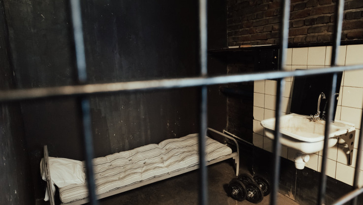 Σάλος με νέο σεξουαλικό σκάνδαλο: Όργια μέσα σε φυλακή με κρατούμενους και υπαλλήλους!