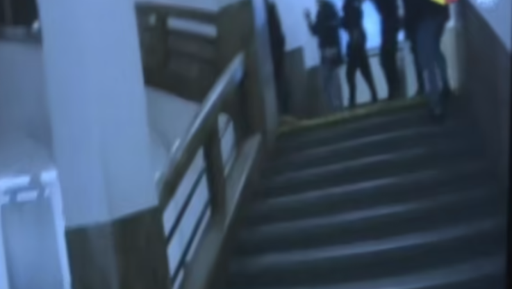 Μακελειό στην Πράγα: Συγκλονιστικό βίντεο από την κάμερα των αστυνομικών - "Αυτοκτόνησε ο δράστης"