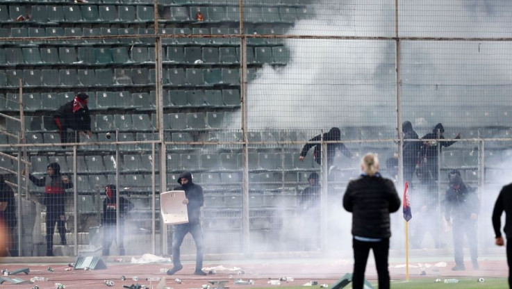 Οπαδική βία: Γιατί αποφασίστηκε να γίνονται αγώνες χωρίς κόσμο μόνο στο ποδόσφαιρο 