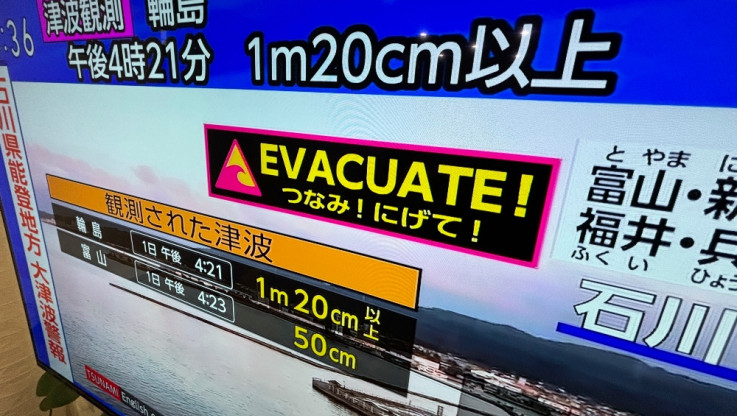 Φρίκη στην Ιαπωνία: Πλημμύρισαν οι ακτές από το τσουνάμι - Εκκενώνονται περιοχές - Απανωτοί μετασεισμοί (Vids)