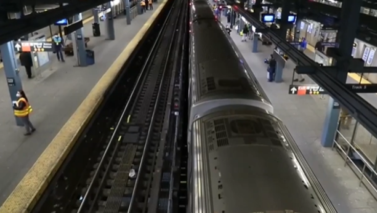 Απίστευτο περιστατικό: Συγκρούστηκαν συρμοί του μετρό! (ΒΙΝΤΕΟ)