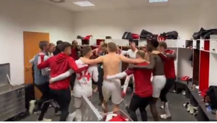 Χόρεψαν συρτάκι στη Γερμανία για χάρη Έλληνα ποδοσφαιριστή! (ΒΙΝΤΕΟ)