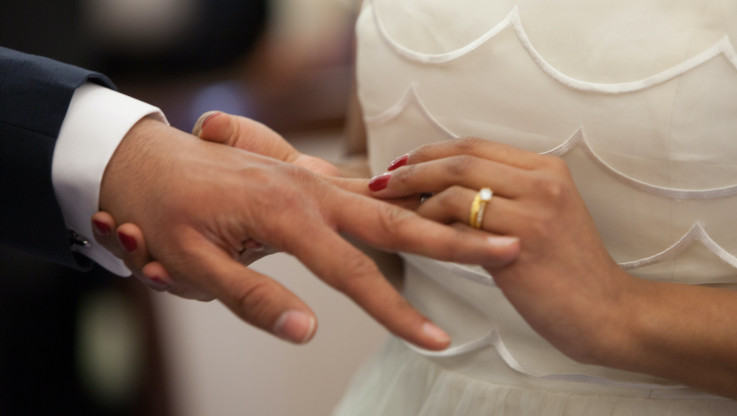 Η εκδίκηση της νύφης: Έδειξε στους καλεσμένους ότι ο γαμπρός την απατά την ώρα του γάμου - "Ιδού η ερωμένη του"