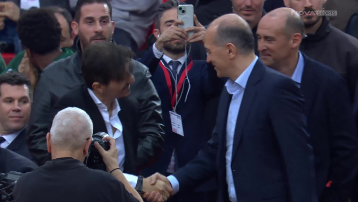 Φοβερή στιγμή στο ΣΕΦ - Γιαννακόπουλος και Αγγελόπουλοι δίνουν τα χέρια - Βίντεο με την χειραψία! (pics)