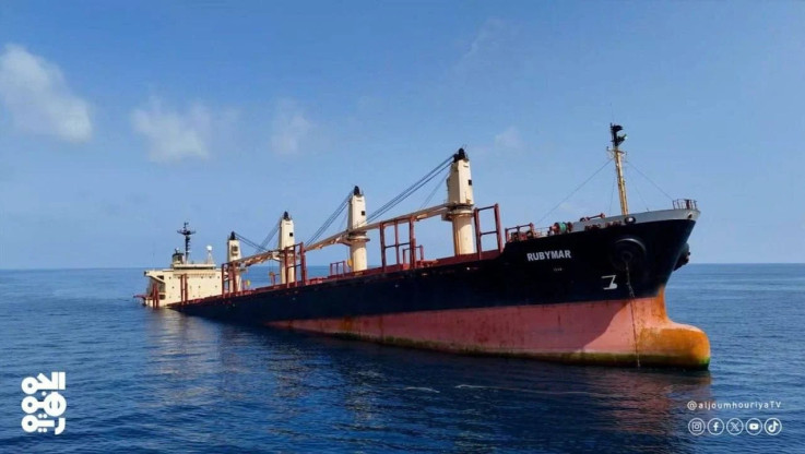 Χαμός στην Ερυθρά Θάλασσα! Δεξαμενόπλοιο βυθίστηκε μετά από επίθεση των Χούθι