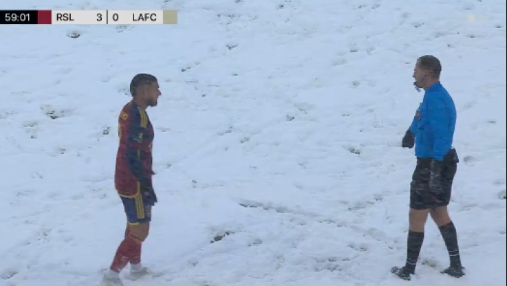 Χάος σε ματς στην Αμερική με το χιόνι, ο ποδοσφαιριστής δεν ήξερε πού βρισκόταν (ΒΙΝΤΕΟ) 