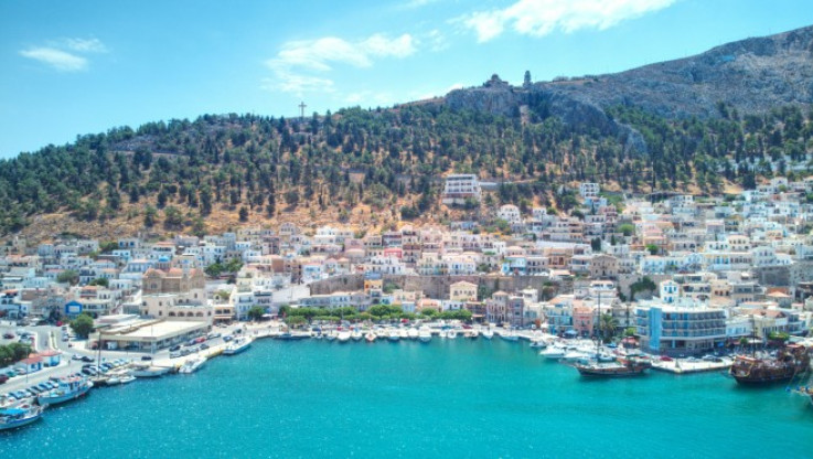 Η Sun ανέδειξε το ελληνικό νησί που είναι πιο οικονομικό για διακοπές!