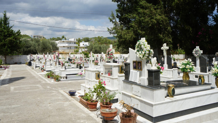 Θεσσαλονίκη: Άγριο επεισόδιο σε νεκροταφείο - Χτύπησε τη νύφη του με...