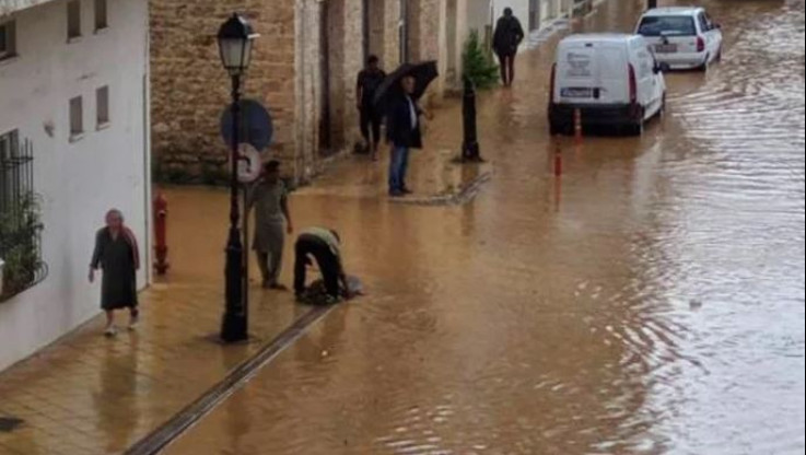 Κακοκαιρία: Πλημμύρες στην Καρδίτσα, διακοπές ρεύματος στον Βόλο