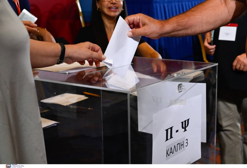 Αλλαγές Μητσοτάκη μετά από νέα δημοσκόπηση: Πτώση για ΝΔ, το ποσοστό Τσίπρα