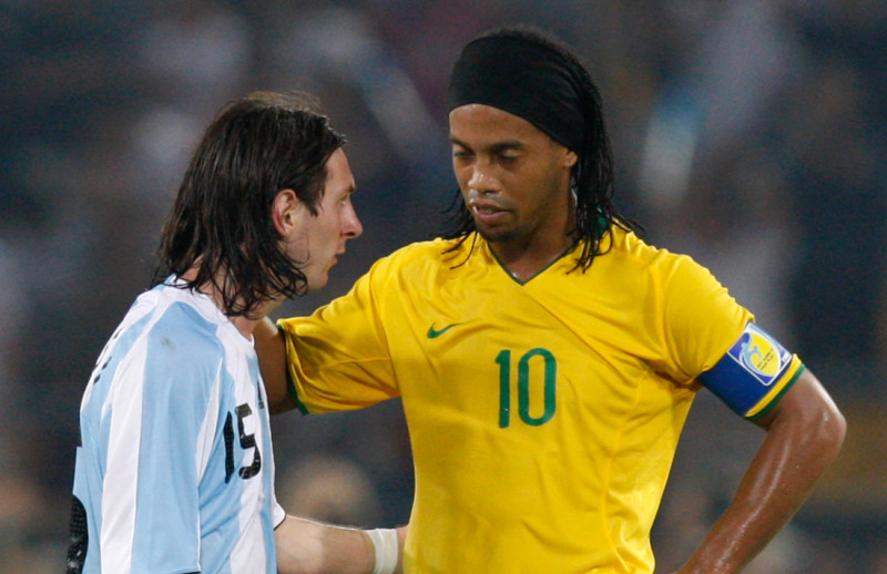 Έτοιμος για δράση ξανά ο Ροναλντίνιο - Πότε μπαίνει ξανά στο γήπεδο