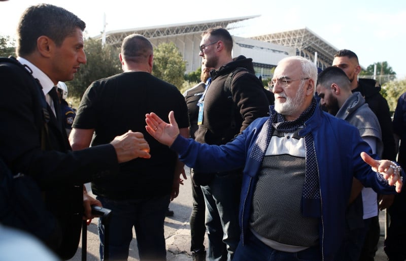 "Κεραυνοί" κατά Λουτσέσκου: "Πρέπει να φύγει, με πειράζει ο χαρακτήρας του"