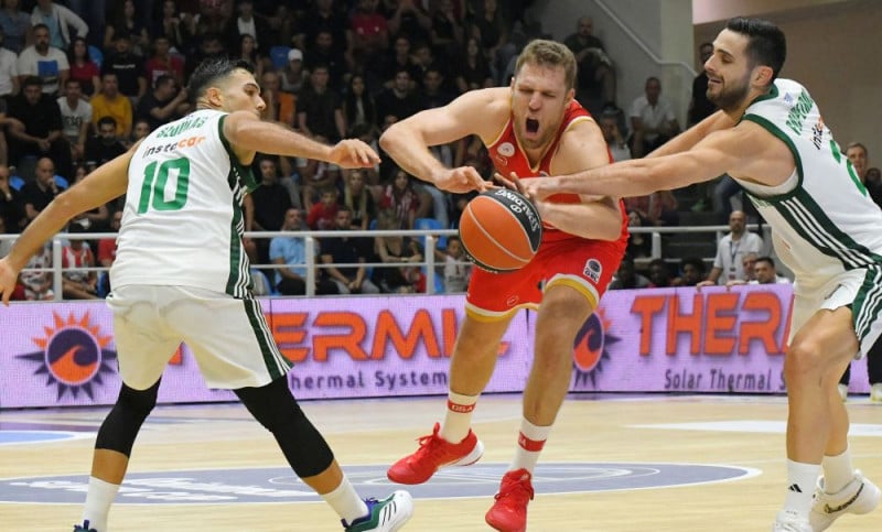 Φάση από τον τελικό Super Cup Ολυμπιακός - Παναθηναϊκός
