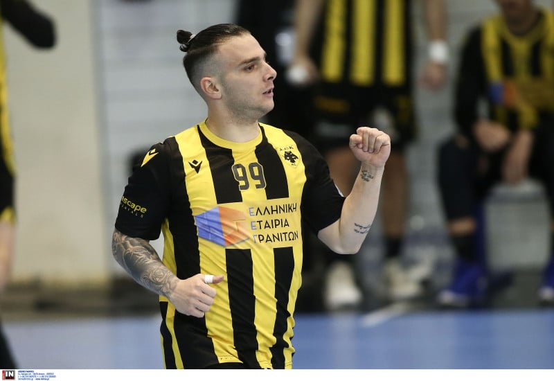 Απασφάλισε πρώην παίκτης της ΑΕΚ: "Έκανες την ομάδα τσιφλίκι σου"