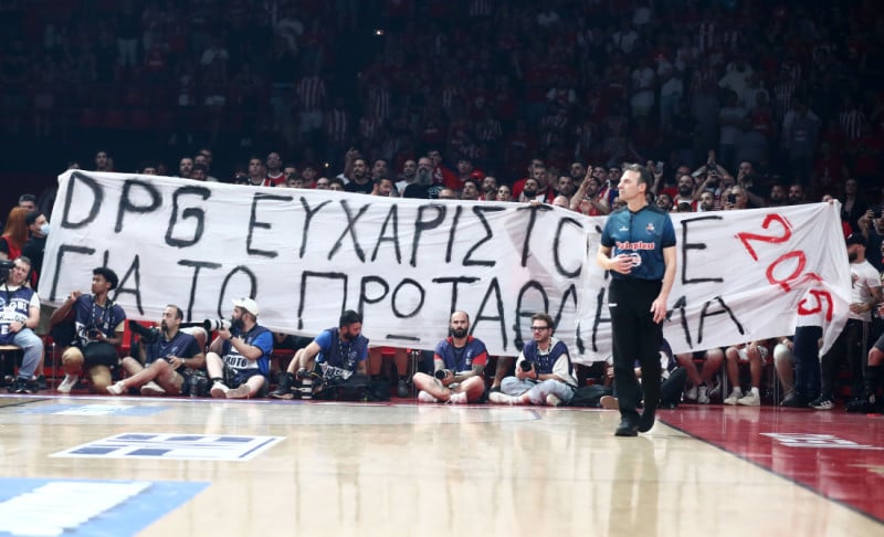 Αποθέωσαν... Γιαννακόπουλο στο ΣΕΦ - "Ευχαριστούμε για το πρωτάθλημα" (Pic)