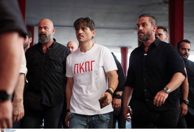 Στο ΣΕΦ ο Γιαννακόπουλος! Υβριστικά συνθήματα από οπαδούς Ολυμπιακού (vid)