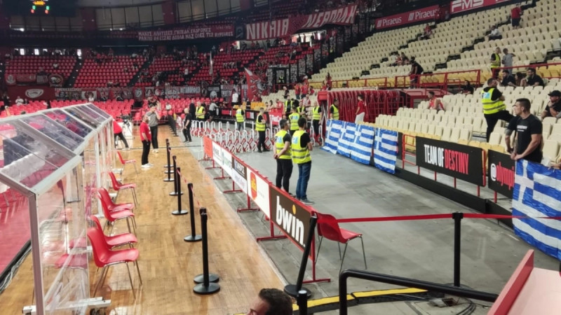 Ελληνικές σημαίες πίσω από τον πάγκο του Παναθηναϊκού! (ΦΩΤΟ)