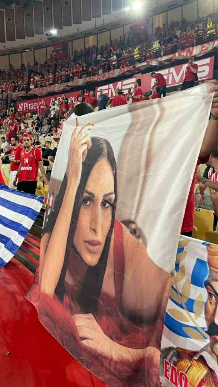 Λένα Ζευγαρά: Μηνύσεις κατά δημοσιογράφων μετά το πανό στο ΣΕΦ (ΒΙΝΤΕΟ)
