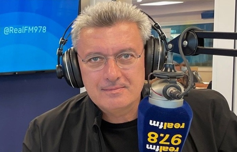 Παρέμβαση από Χατζηνικoλάου στο ραδιόφωνό του για δημοσιογράφο και ακροατή!