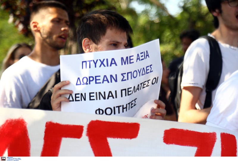 Αιώνιοι φοιτητές: Μύθοι, πραγματικότητα και οι διεθνείς συγκρίσεις