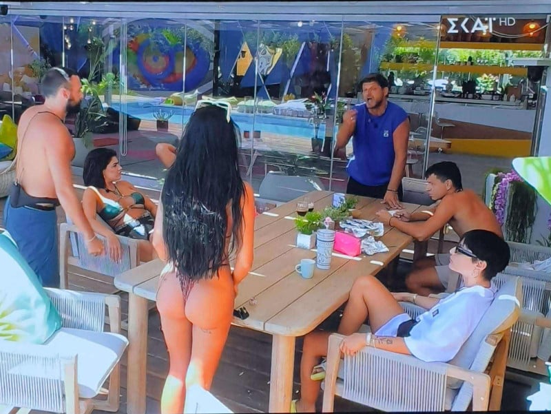 Κανονικά στον ΣΚΑΪ νέο "απαγορευμένο" πλάνο στο Big Brother - Σχεδόν Γυμνή!