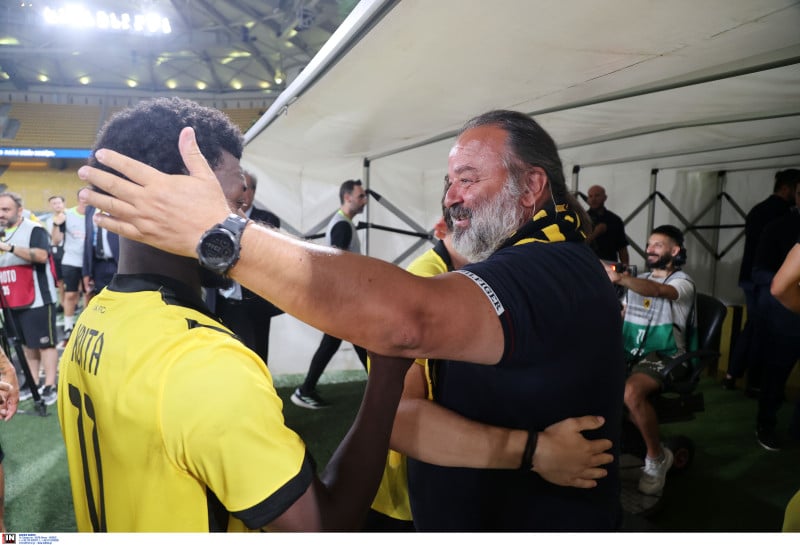 Τρελάθηκε ο Ηλιόπουλος με την πρόκριση! Τι έκανε με τη λήξη του ματς (ΦΩΤΟ)