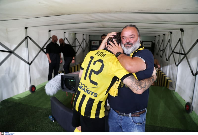 Τρελάθηκε ο Ηλιόπουλος με την πρόκριση! Τι έκανε με τη λήξη του ματς (ΦΩΤΟ)