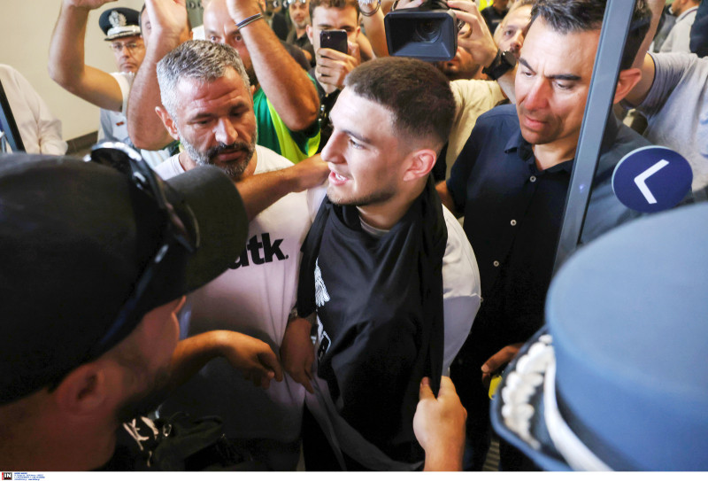 "Πανζουρλισμος" στην υποδοχή του σαστισμένου Ζαφείρη! Αποθέωση Σαββίδη (VD)