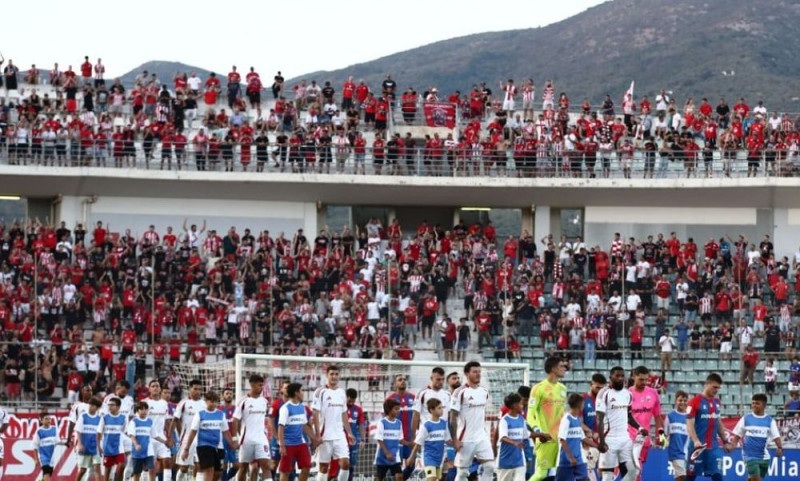 Oι οπαδοί του Ολυμπιακού στο Πανθεσσαλικό