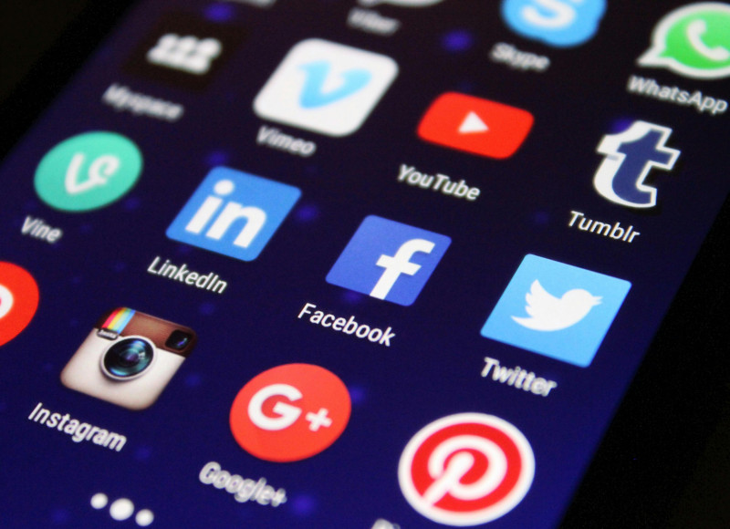 Ανησυχητικά στοιχεία! Εθισμένοι στα Social Media οι νέοι