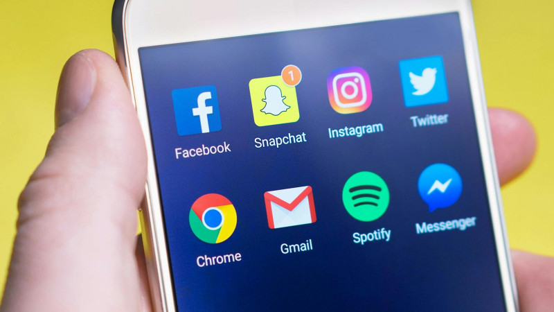 Ανησυχητικά στοιχεία! Εθισμένοι στα Social Media οι νέοι