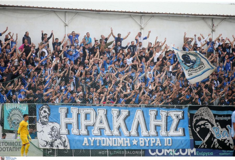 Δεν ξεχνάνε τα Τέμπη οι οπαδοί του Ηρακλή -Συνθήματα στο ματς με Καμπανιακό