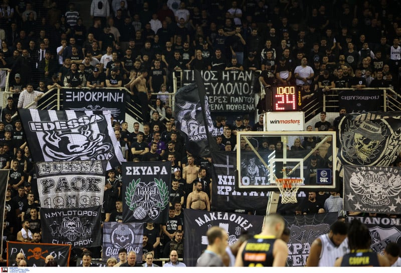 Οι οπαδοί του ΠΑΟΚ στο κατάμεστο Παλατάκι