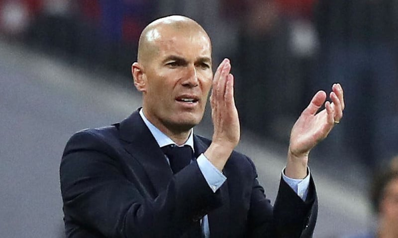 Ο Ζιντάν στα 53 του συνεχίζει να... μιλάει στην μπάλα (ΒΙΝΤΕΟ)