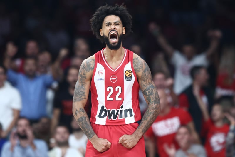 Ανάγκασαν τον Μπαρτζώκα να μπει μέσα στο γήπεδο - Τρελάθηκε με… Ολυμπιακό!