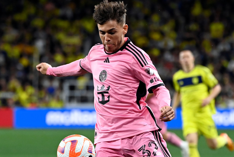 Κίνηση για Έλληνα μπακ ο Ολυμπιακός! Όνομα-έκπληξη στην άμυνα