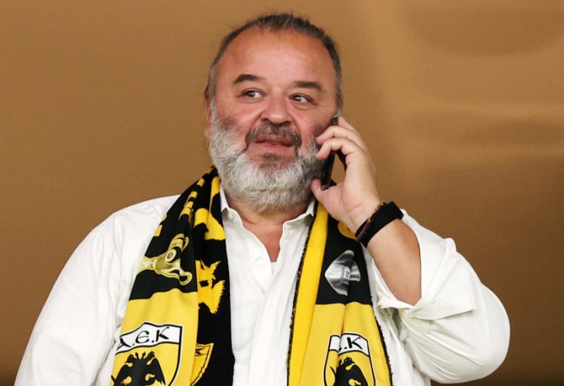 Ο Ηλιόπουλος με κασκόλ της ΑΕΚ