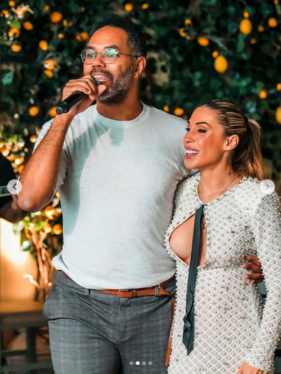 Παραλίγο ατύχημα: Ελληνίδα τραγουδίστρια στην πίστα χωρίς εσώρουχα και...!