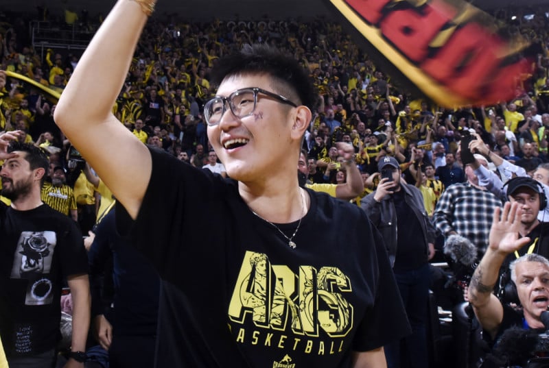 Ο Ρίτσαρντ Σιάο στο γήπεδο του Άρη