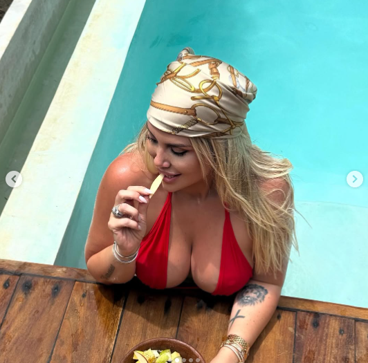 Τρέλανε τον φακό με το αβυσσαλέο ντεκολτέ της η Γουάντα Νάρα! (ΦΩΤΟ)