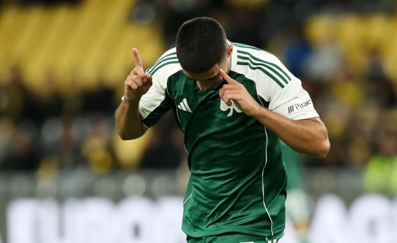 Χαμηλά η μπάλα από Ζαρουρί: "Δεν πετύχαμε τίποτα" - Τι είπε για Μπενίτεθ