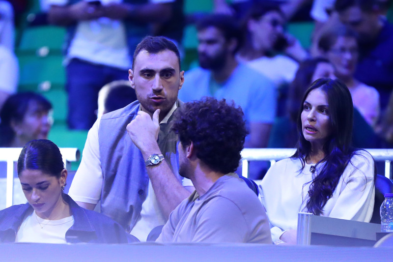 Είδαν τη νίκη Τζόκοβιτς οι Φαλ, Μιλουτίνοφ, Αντετοκούνμπο & Καραλής! (ΦΩΤΟ)