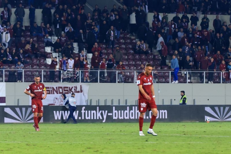 Καζάνι που... βράζει η ΑΕΛ - Αποδοκιμασίες & συζήτηση με οργανωμένους