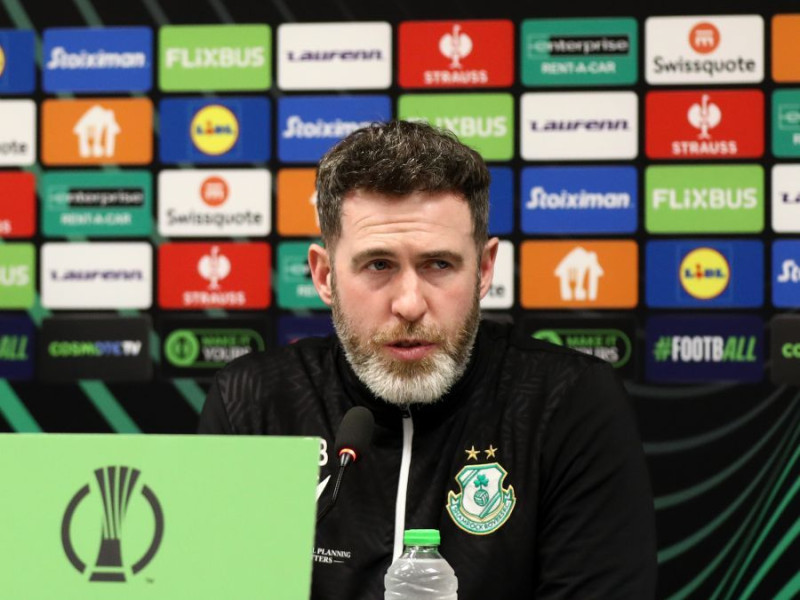 Αποθέωσε ΑΕΚ ο προπονητής της Σάμροκ - "Πρόκληση να παίξουμε στην έδρα της"