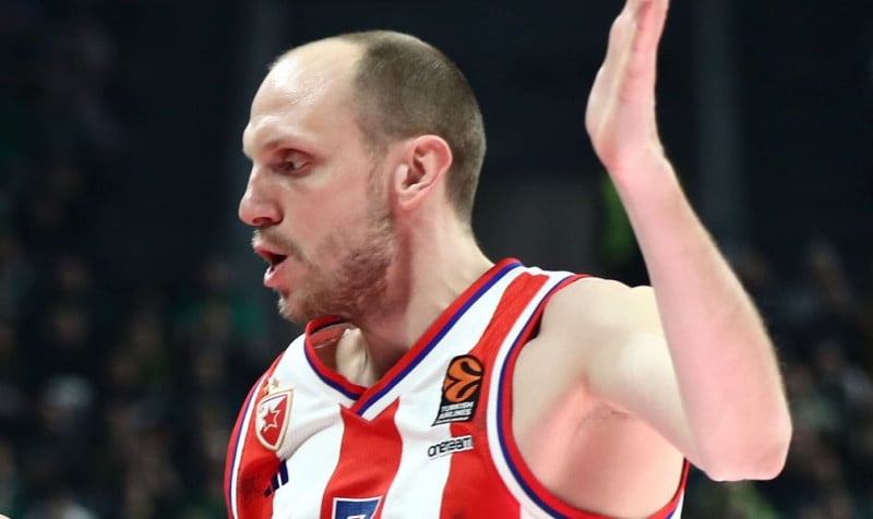 Ο Ντέγιαν Νταβίντοβατς